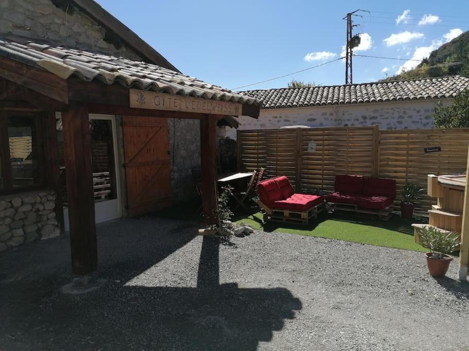 Gite L'Edelweiss 3* La Piarre Exteriör bild